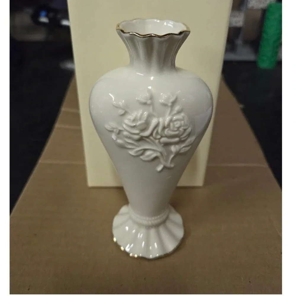 Lenox Floral Bud Vase Cream Fine Bone China Gold Trim Rose Embossed 762253 6.5